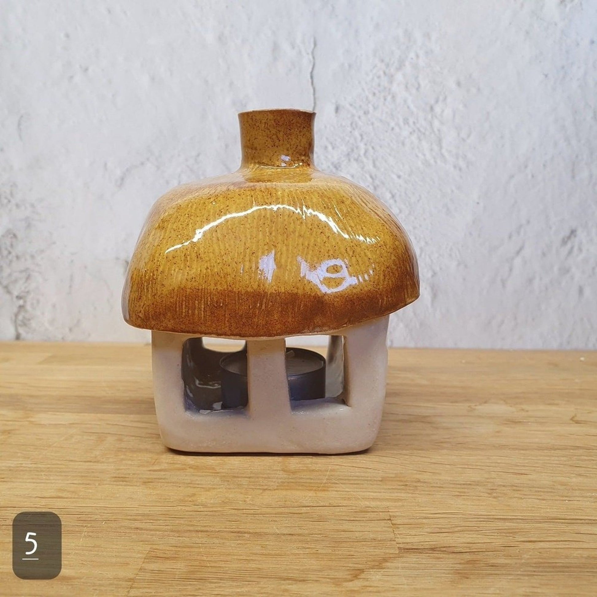 Tealight holder handmade stoneware cottages _image
