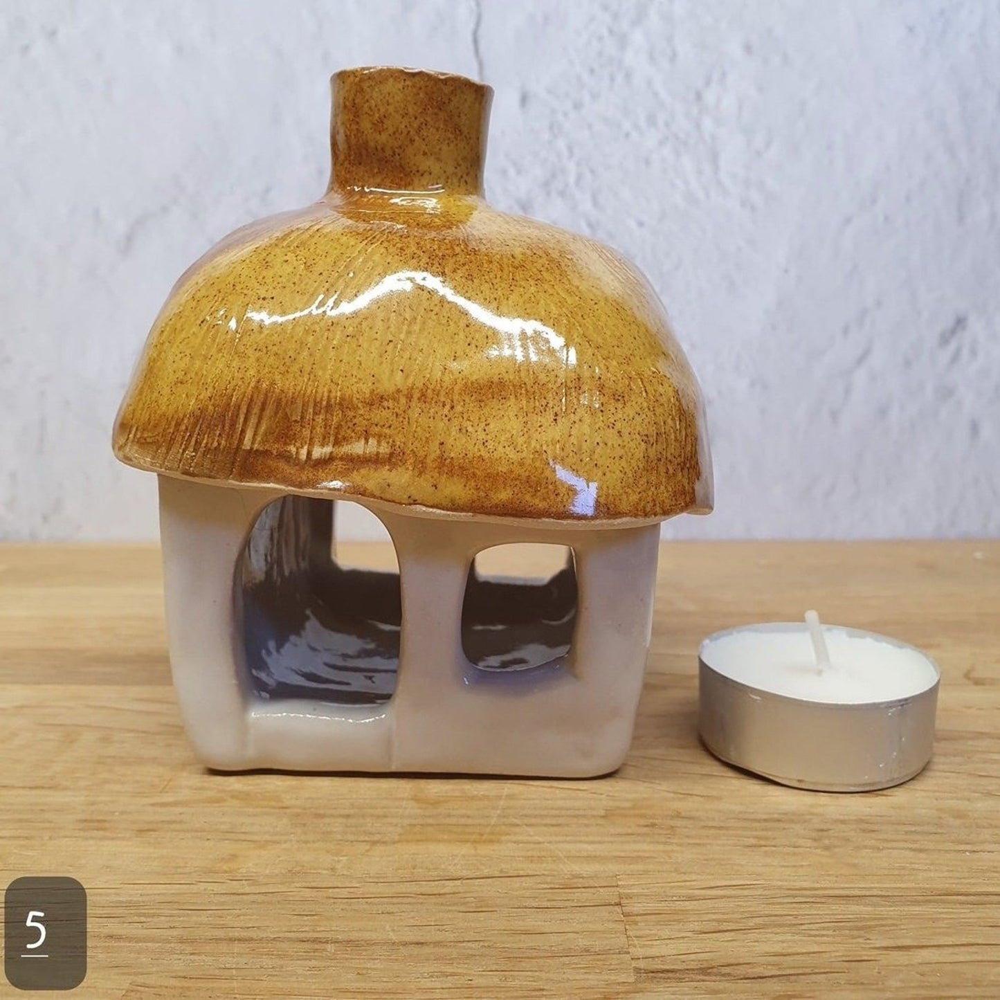 Tealight holder handmade stoneware cottages _image