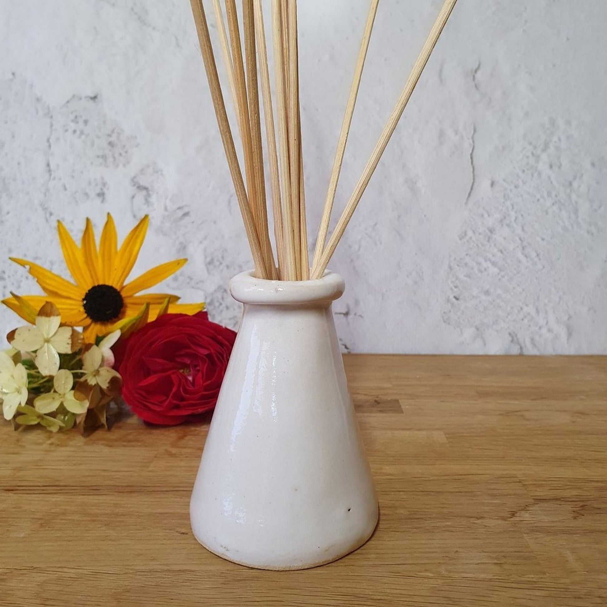 Ceramic handmade reed diffuser or small flower vase _image
