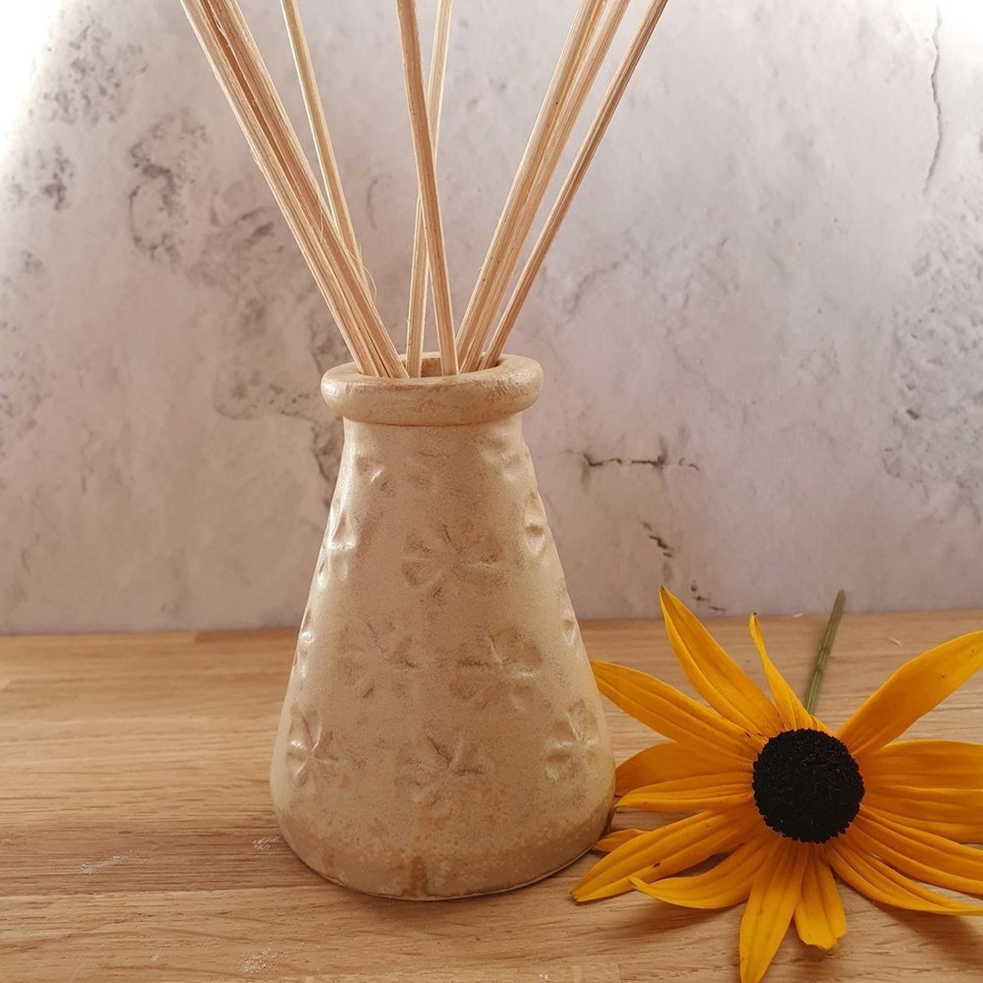 Ceramic handmade reed diffuser or small flower vase _image